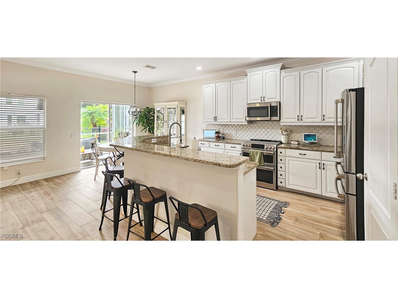 2538 Blackburn Circle Cape Coral FL 33991 2026002788 image3
