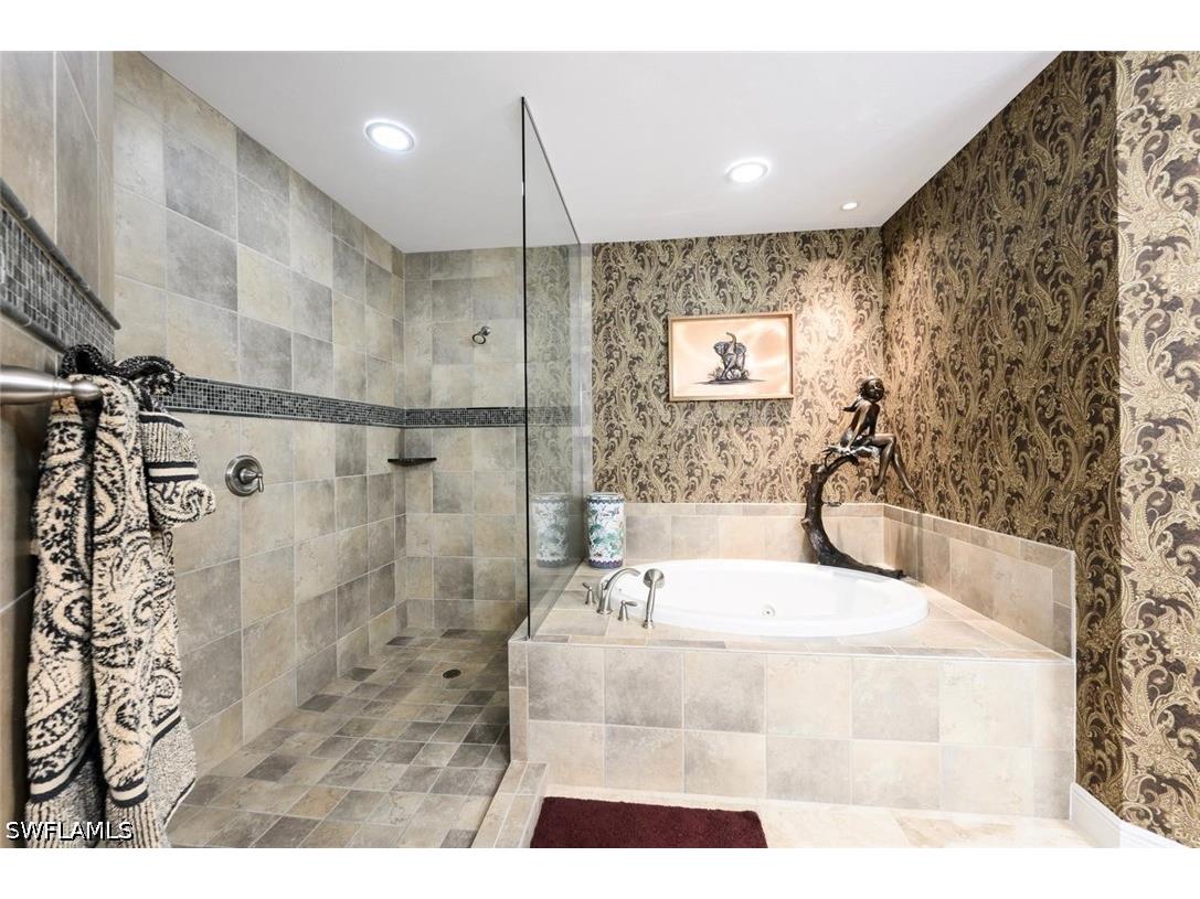 2538 Marquesa Royale Lane #PH 5-301 Naples FL 34109 226014407 image33