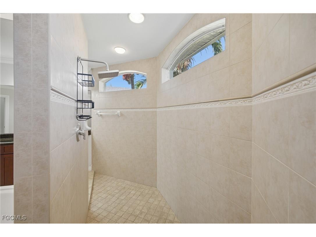 2538 SW 35th Lane Cape Coral FL 33914 2025012466 image10