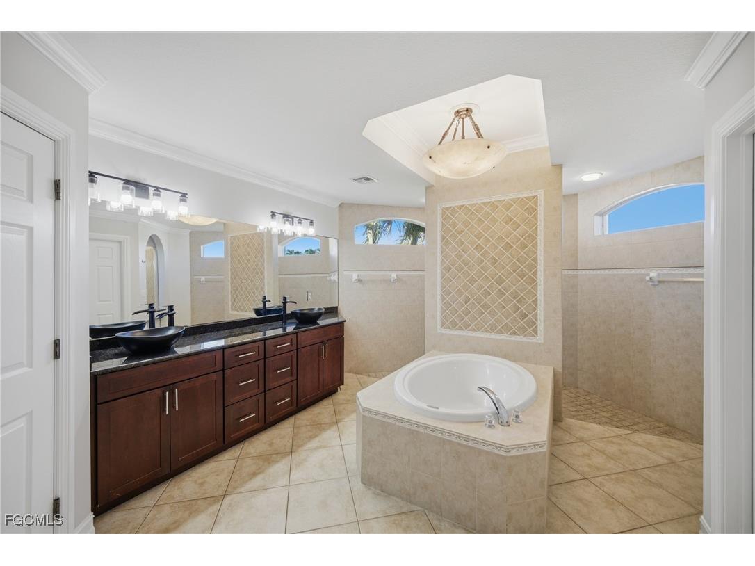 2538 SW 35th Lane Cape Coral FL 33914 2025012466 image9