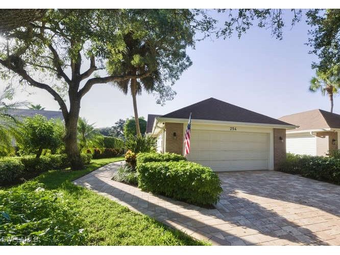 254 Edgemere Way E Naples FL 34105 225080524 image1