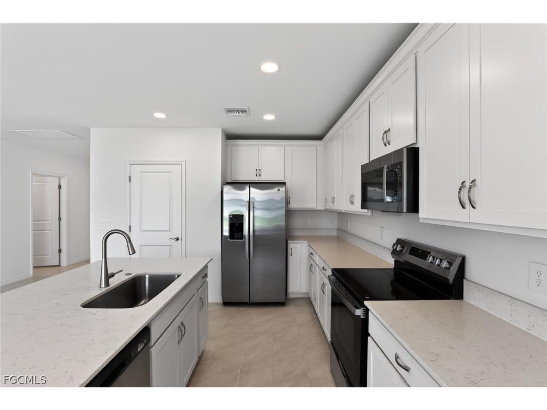 254 Lakeside Breeze Way Lehigh Acres FL 33936 2026012629 image2