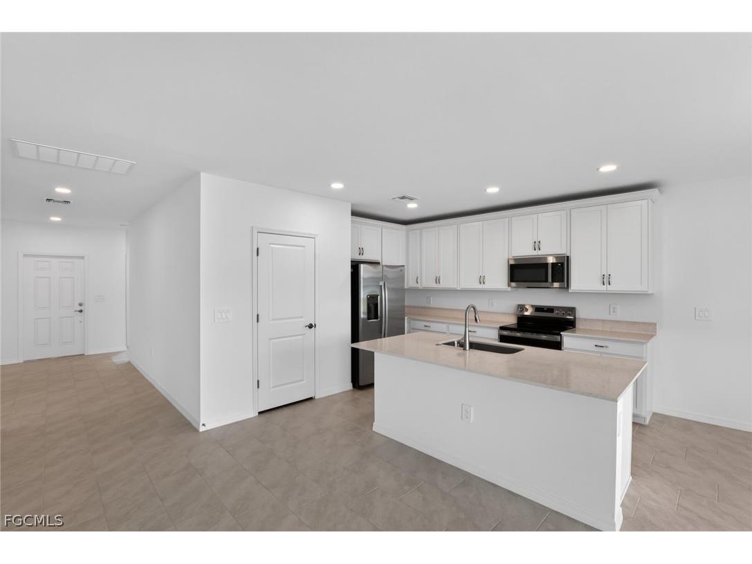 254 Lakeside Breeze Way Lehigh Acres FL 33936 2026012629 image3