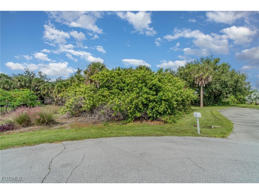 254 Spring Drive Rotonda West FL 33947 2025015632 image3