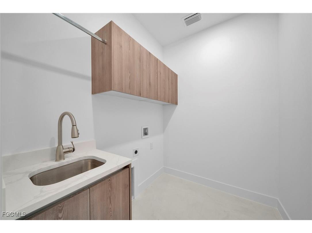 2540 NW 6th Terrace Cape Coral FL 33993 2025022438 image18