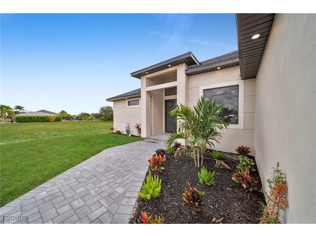 2540 NW 6th Terrace Cape Coral FL 33993 2025022438 image6
