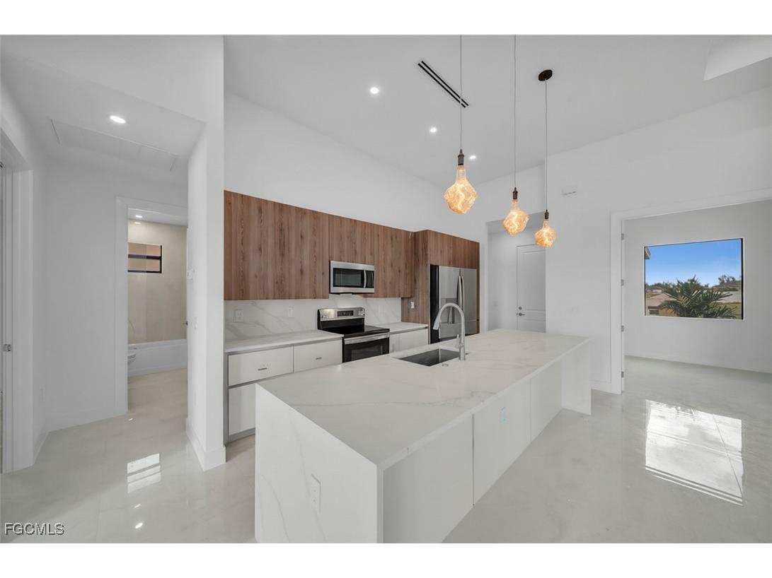 2540 NW 6th Terrace Cape Coral FL 33993 2025022438 image8