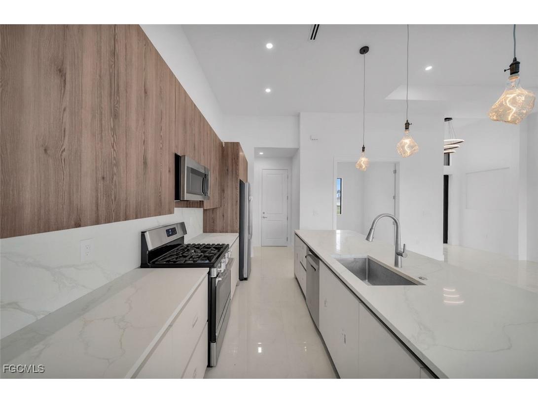 2540 NW 6th Terrace Cape Coral FL 33993 2025022438 image9