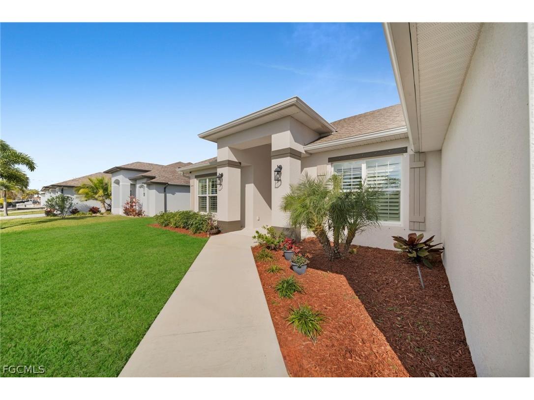 2543 SW 5th Avenue Cape Coral FL 33914 2026010985 image1