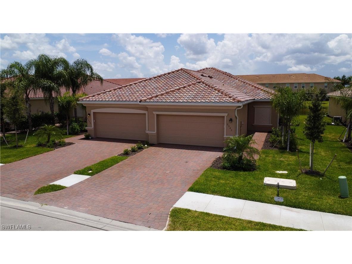 2543 Vine Avenue Naples FL 34120 223045320 image1