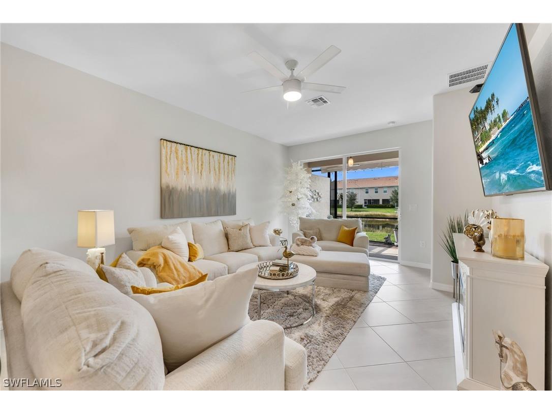 2543 Vine Avenue Naples FL 34120 226006790 image1
