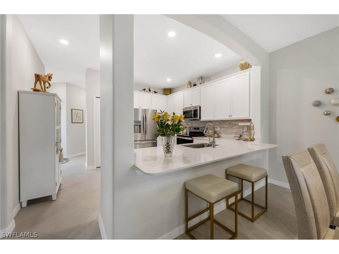 2543 Vine Avenue Naples FL 34120 226006790 image3