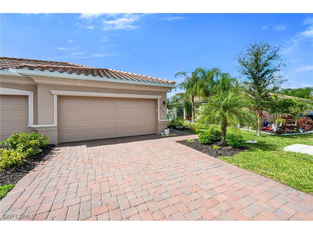 2543 Vine Avenue Naples FL 34120 226006790 image5
