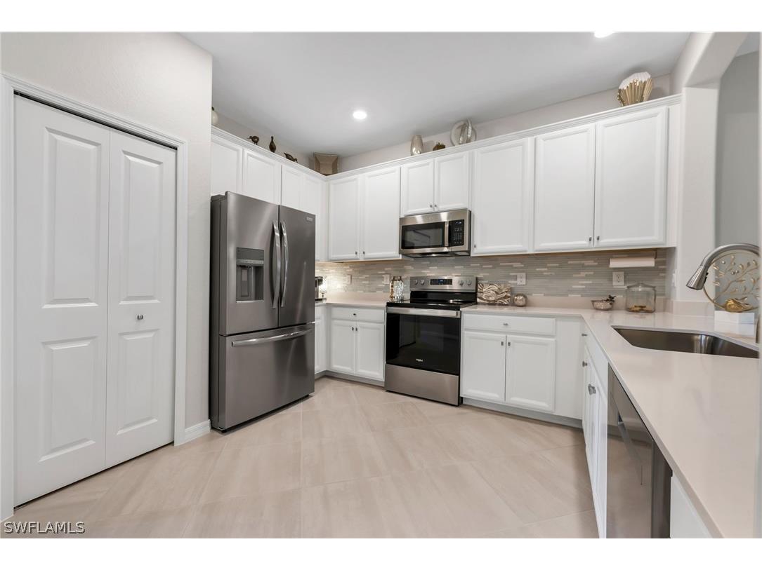 2543 Vine Avenue Naples FL 34120 226006790 image6