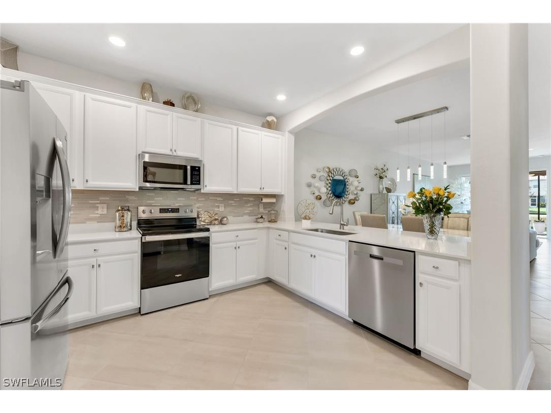 2543 Vine Avenue Naples FL 34120 226006790 image7