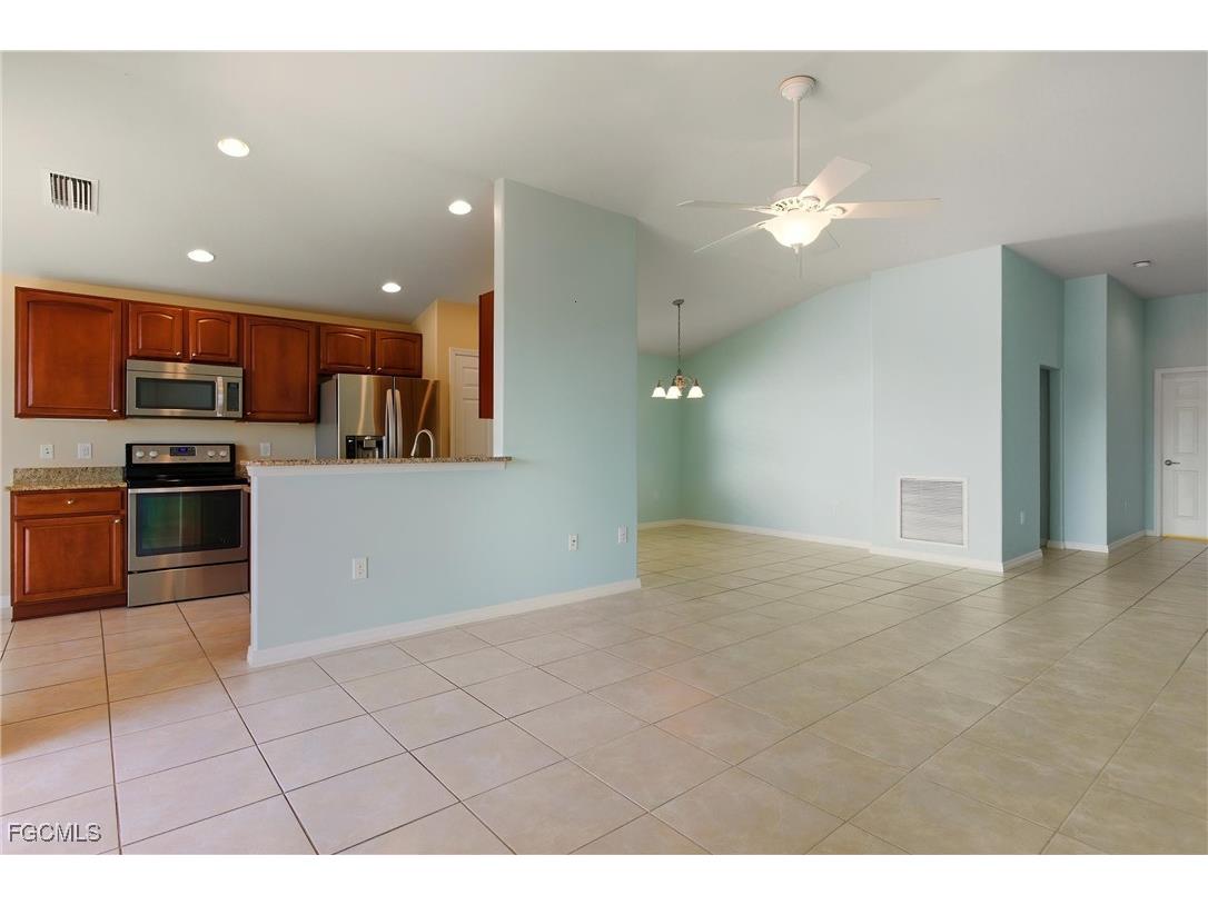 2546 Greendale Place Cape Coral FL 33991 2025021313 image11