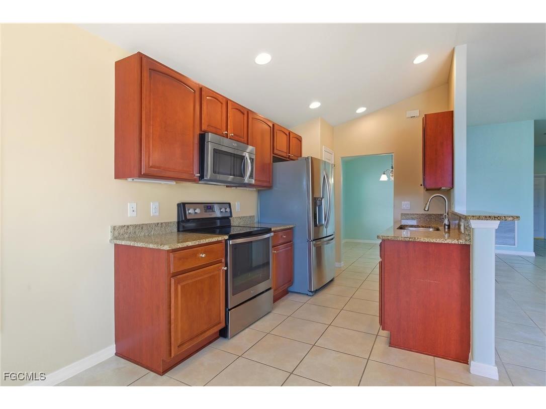 2546 Greendale Place Cape Coral FL 33991 2025021313 image13