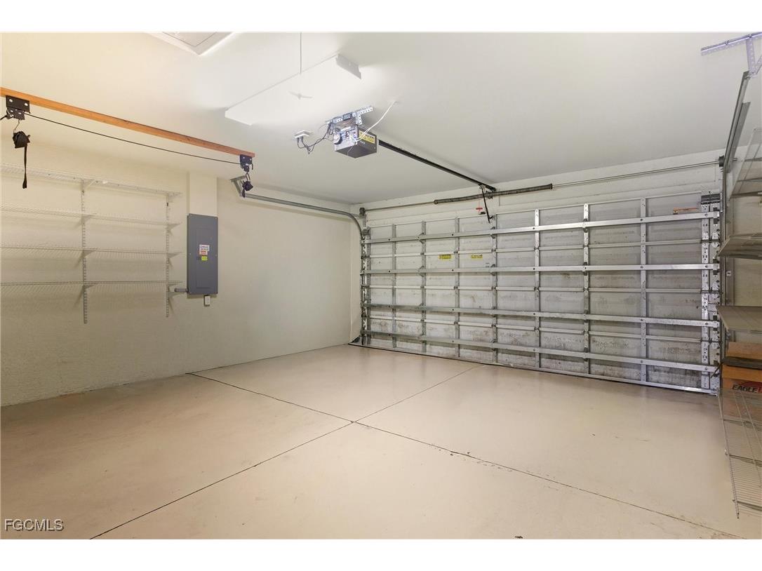 2546 Greendale Place Cape Coral FL 33991 2025021313 image32