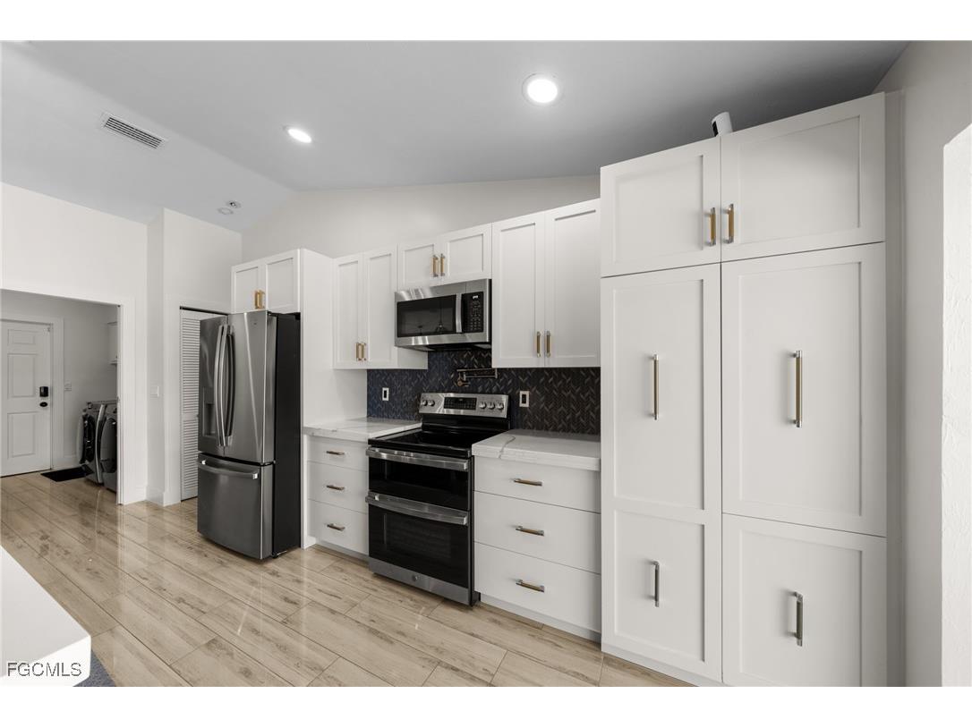 2546 SW 38th Terrace Cape Coral FL 33914 2025019767 image15