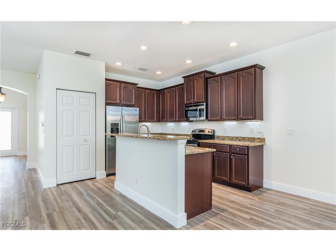 2549 Verdmont Court Cape Coral FL 33991 2025013976 image7