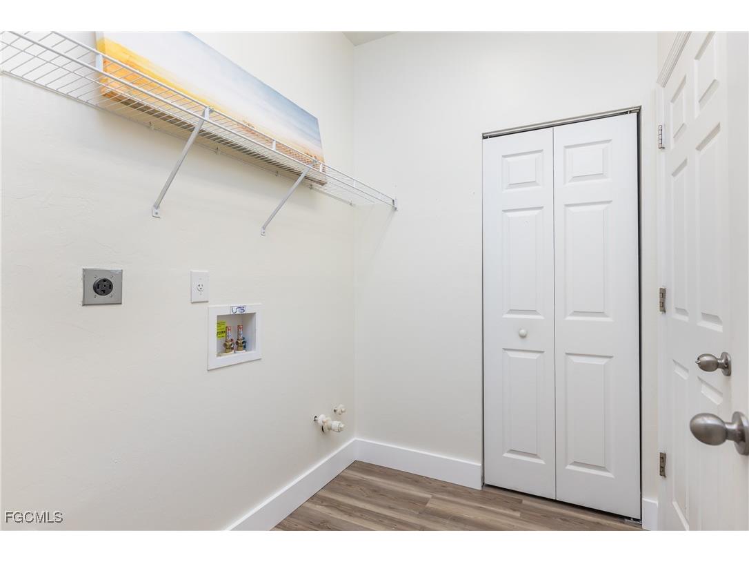 2549 Verdmont Court Cape Coral FL 33991 2025013976 image8