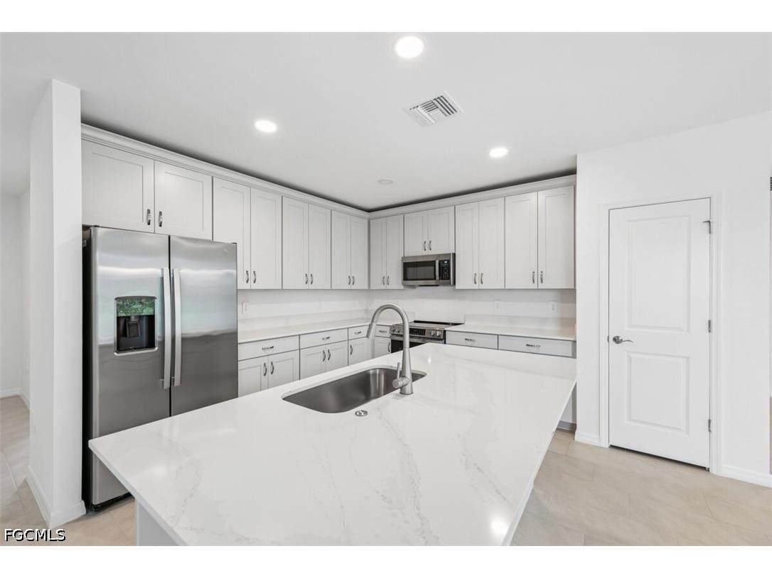 255 Lakeside Breeze Way Lehigh Acres FL 33936 2026018797 image2