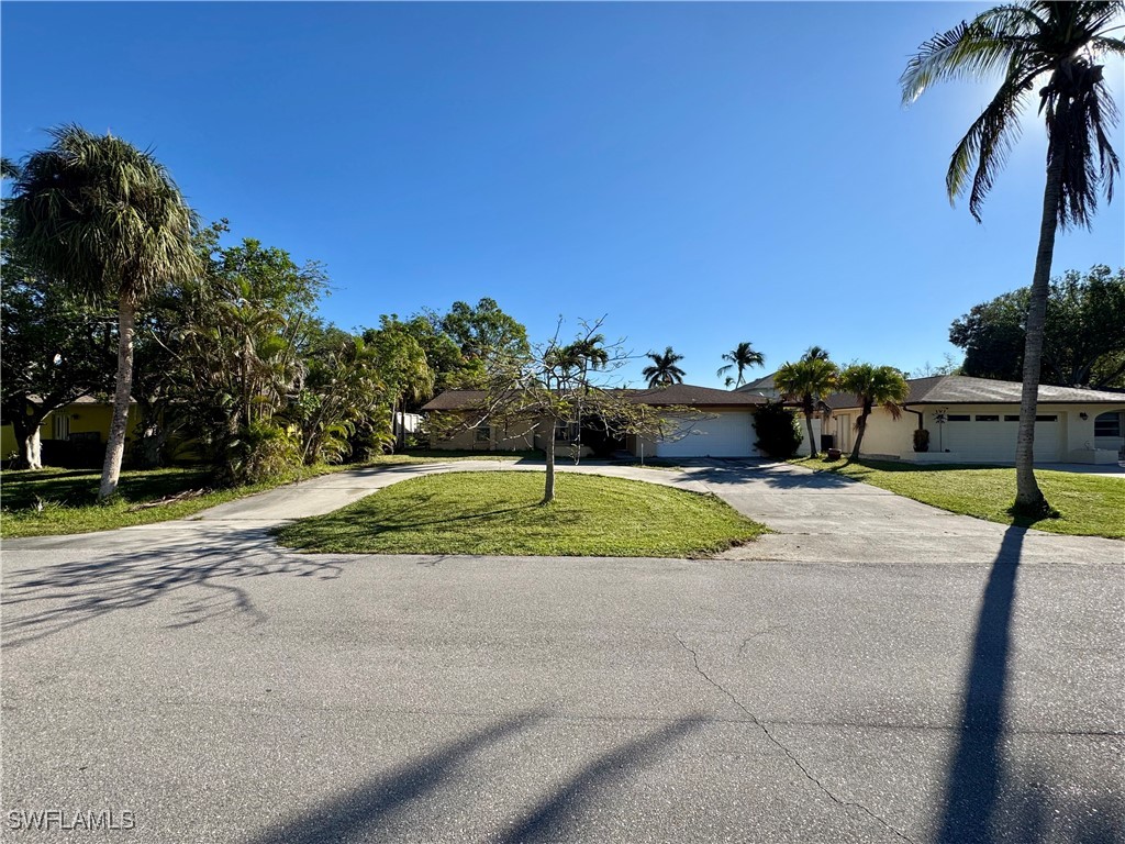 2550 10th Street N Naples FL 34103 224095965 image1