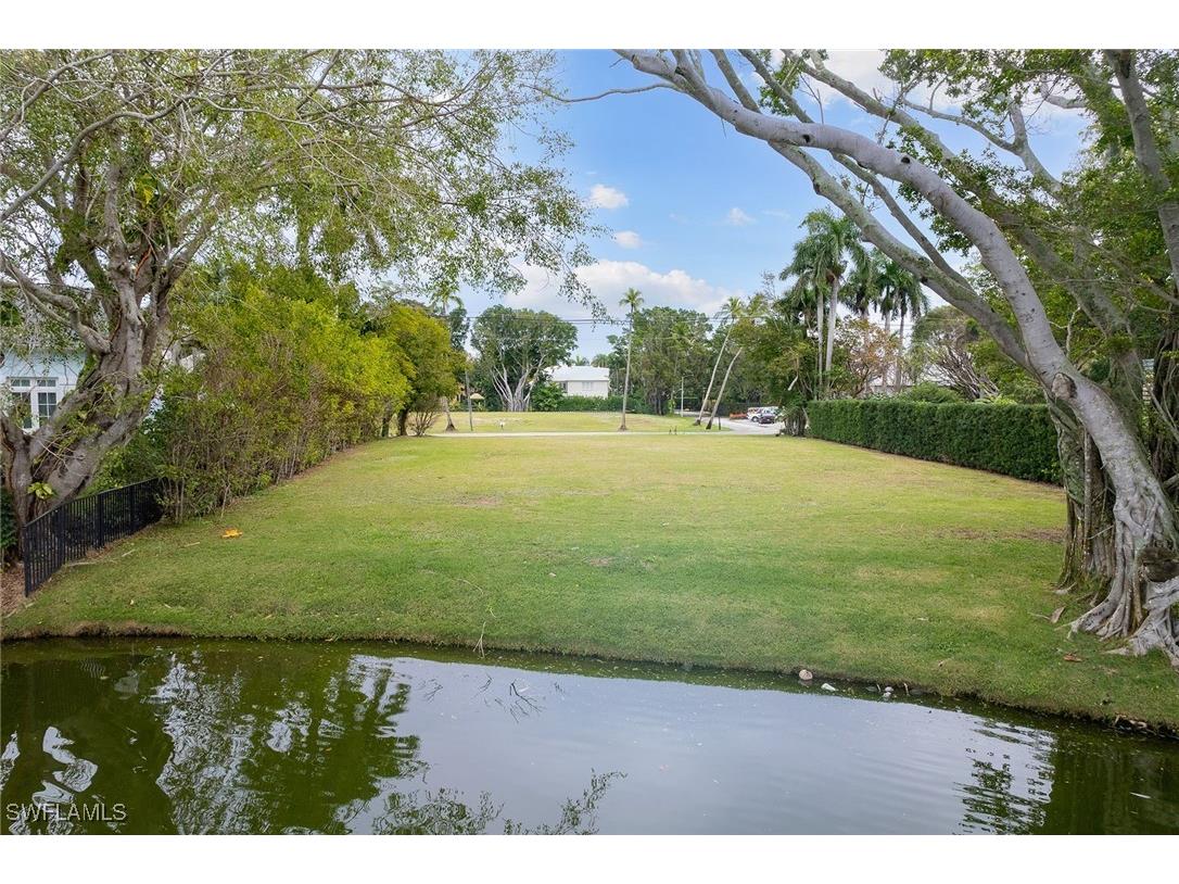 2550 Lantern Lane Naples FL 34102 225075461 image1