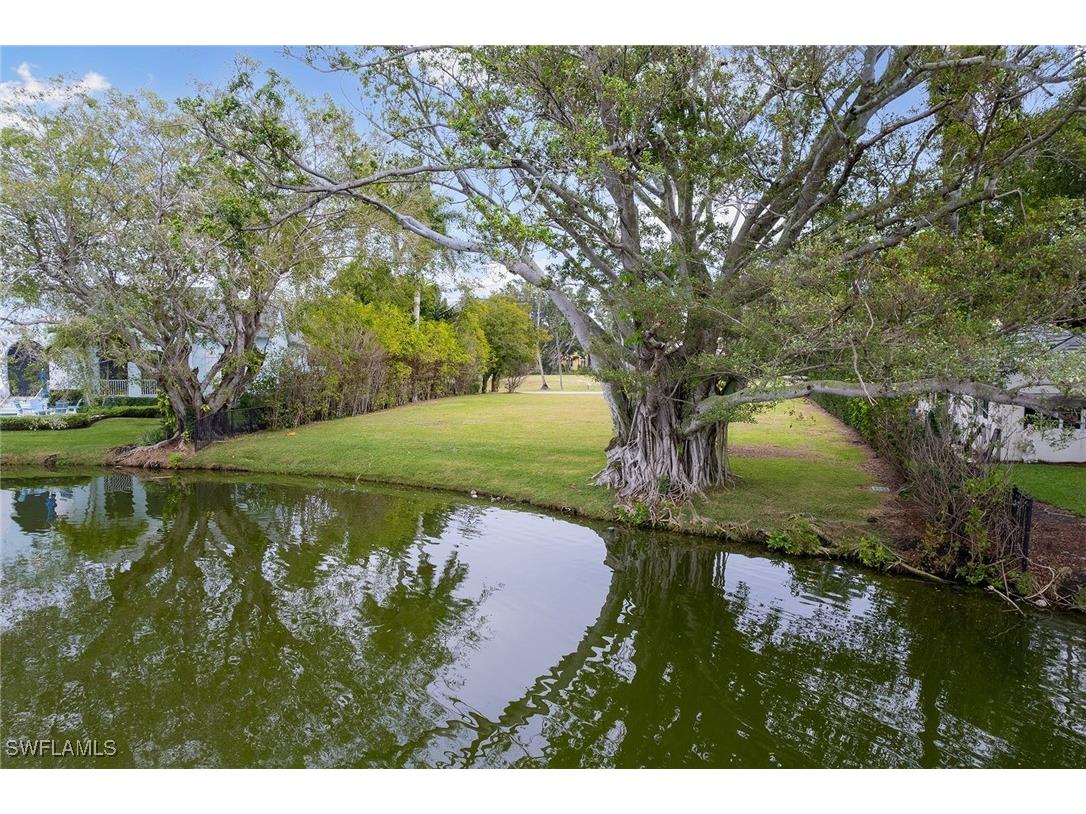 2550 Lantern Lane Naples FL 34102 225075461 image4