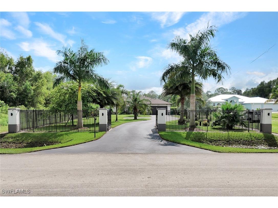 2552 52nd Avenue NE Naples FL 34120 225076414 image2