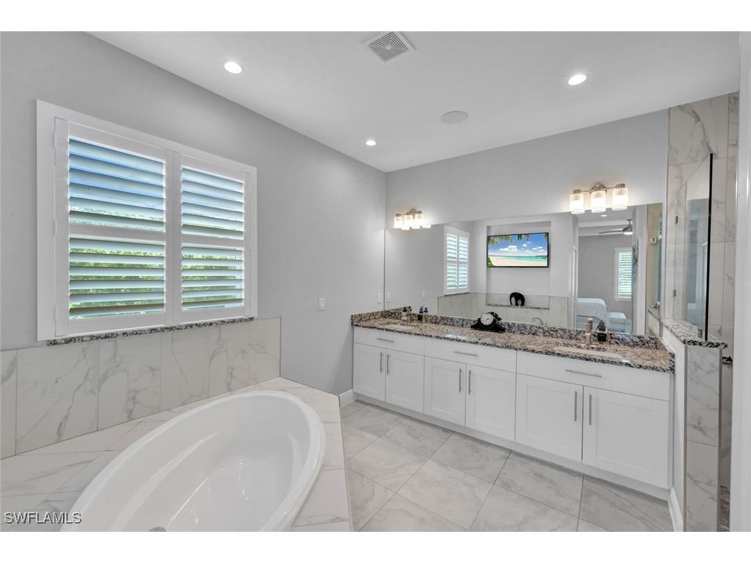 2552 52nd Avenue NE Naples FL 34120 225076414 image20