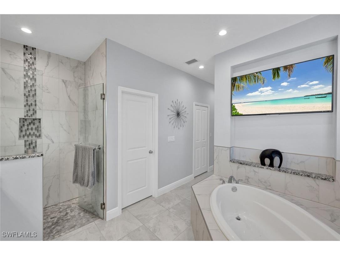 2552 52nd Avenue NE Naples FL 34120 225076414 image5