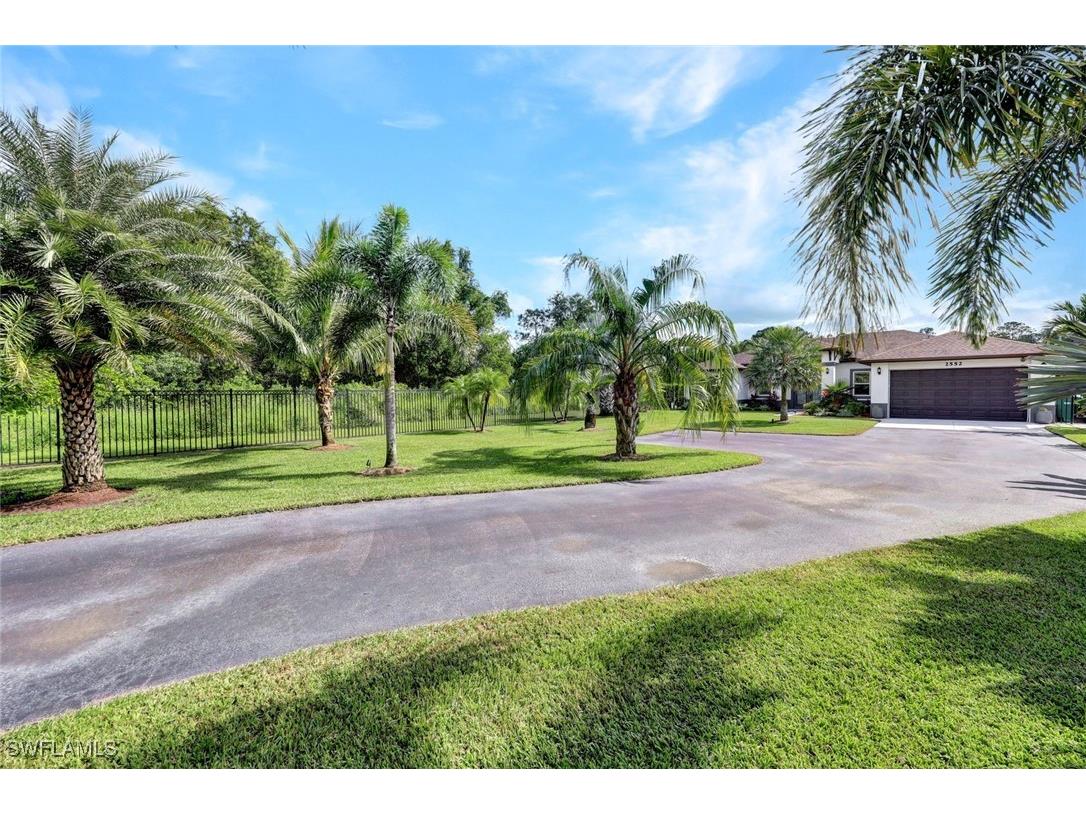 2552 52nd Avenue NE Naples FL 34120 225076414 image7