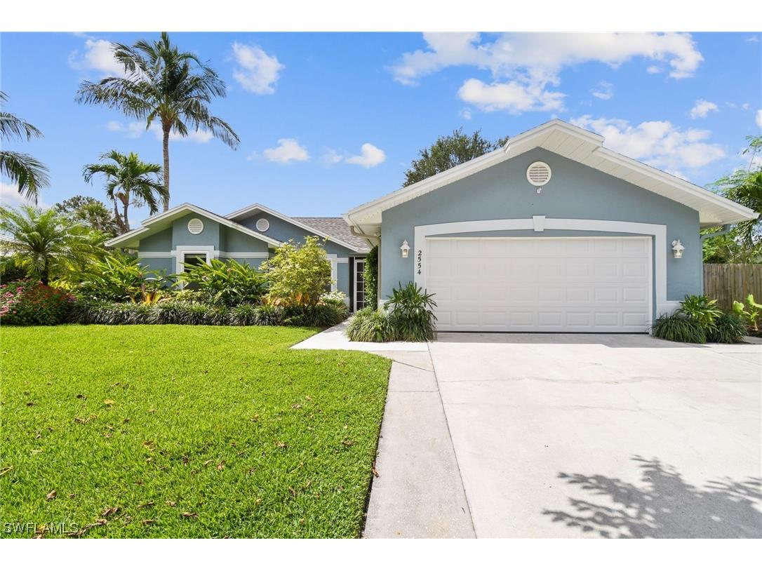 2554 Outrigger Lane Naples FL 34104 223039270 image1