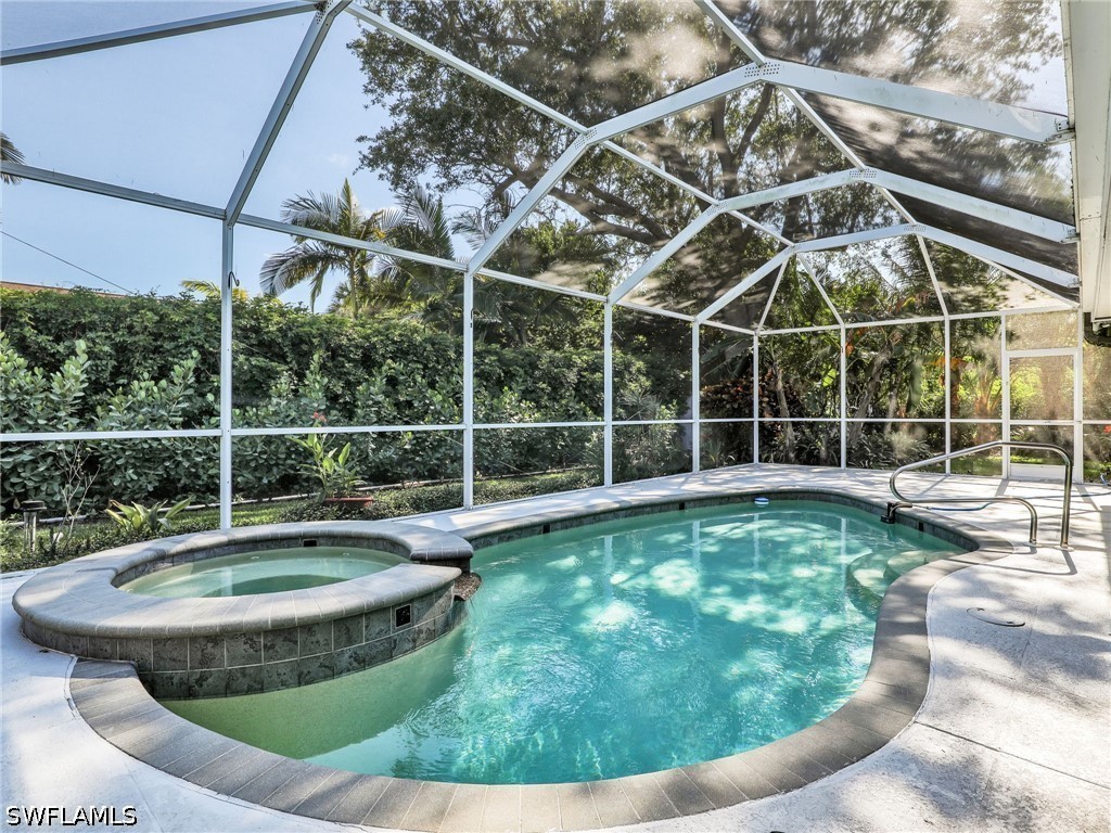 2554 Outrigger Lane Naples FL 34104 226019413 image1