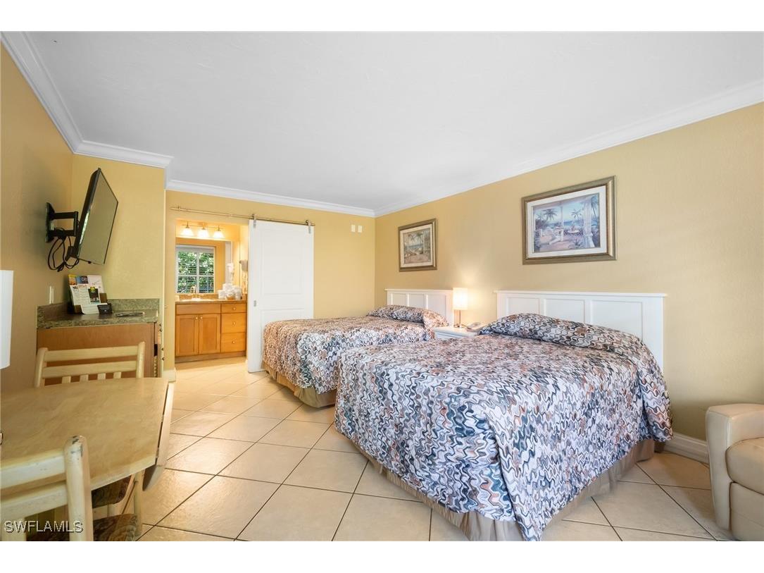2555 9th Street N #129 Naples FL 34103 224097313 image1
