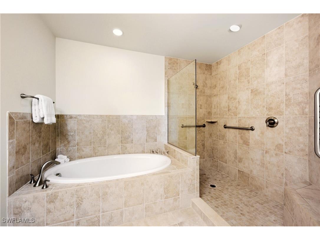 2555 Marquesa Royale Lane #1-302 Naples FL 34109 226001448 image30