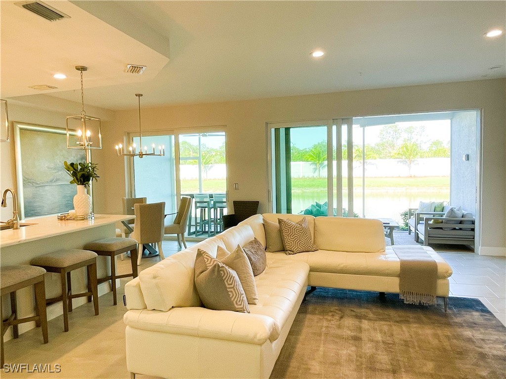 2555 Seychelles Drive #402 Naples FL 34112 226005060 image1