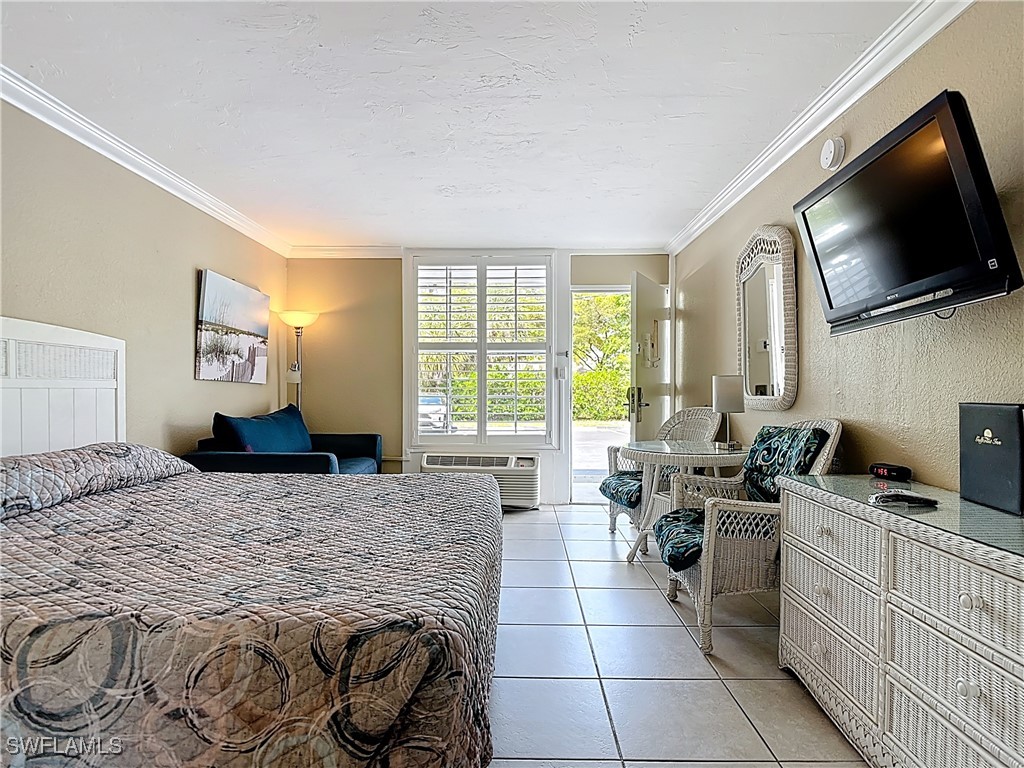 2555 Tamiami Trail N #111 Naples FL 34103 225042138 image1