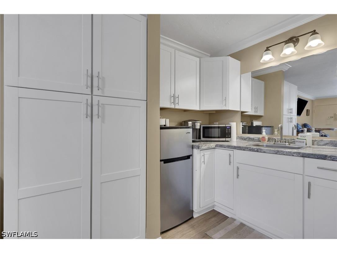 2555 Tamiami Trail N #115 Naples FL 34103 226019298 image14