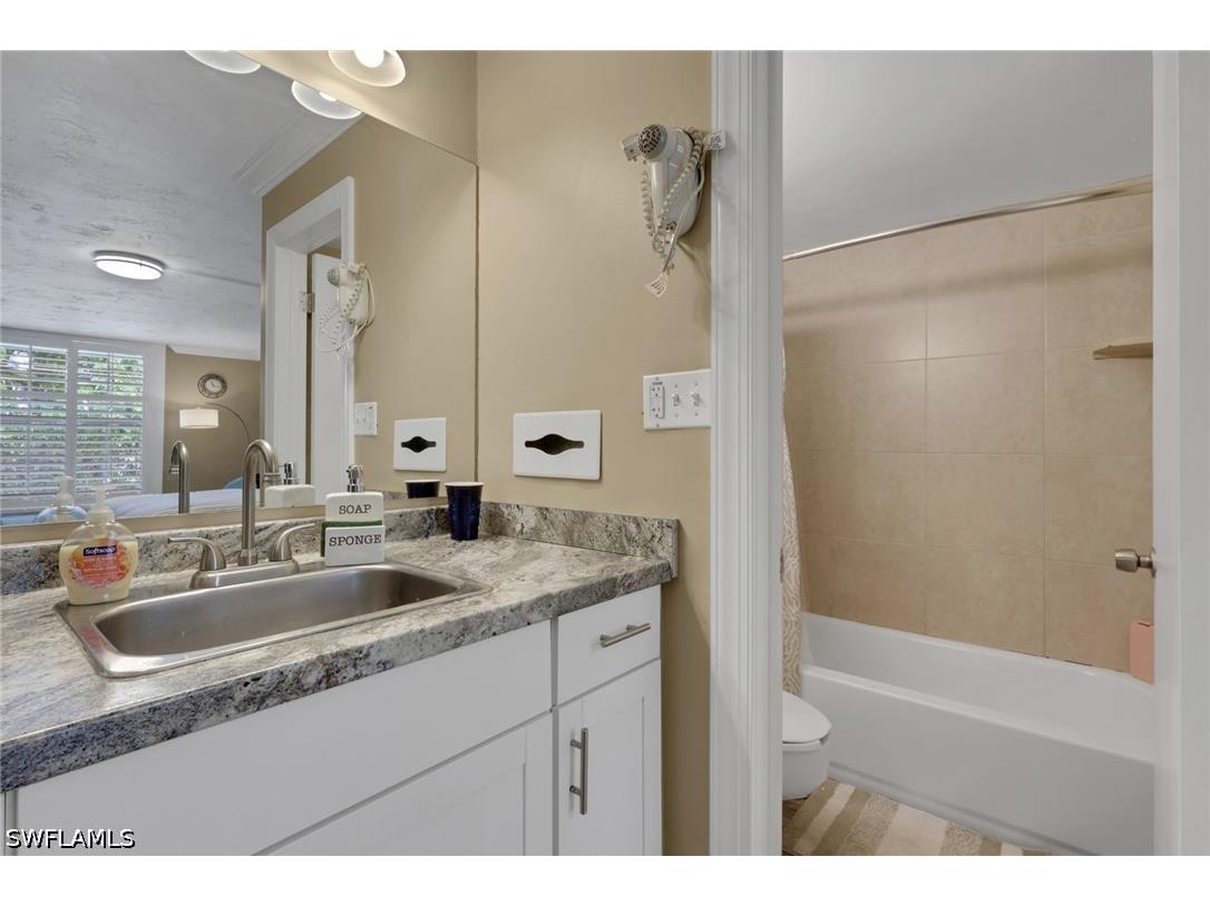 2555 Tamiami Trail N #115 Naples FL 34103 226019298 image18