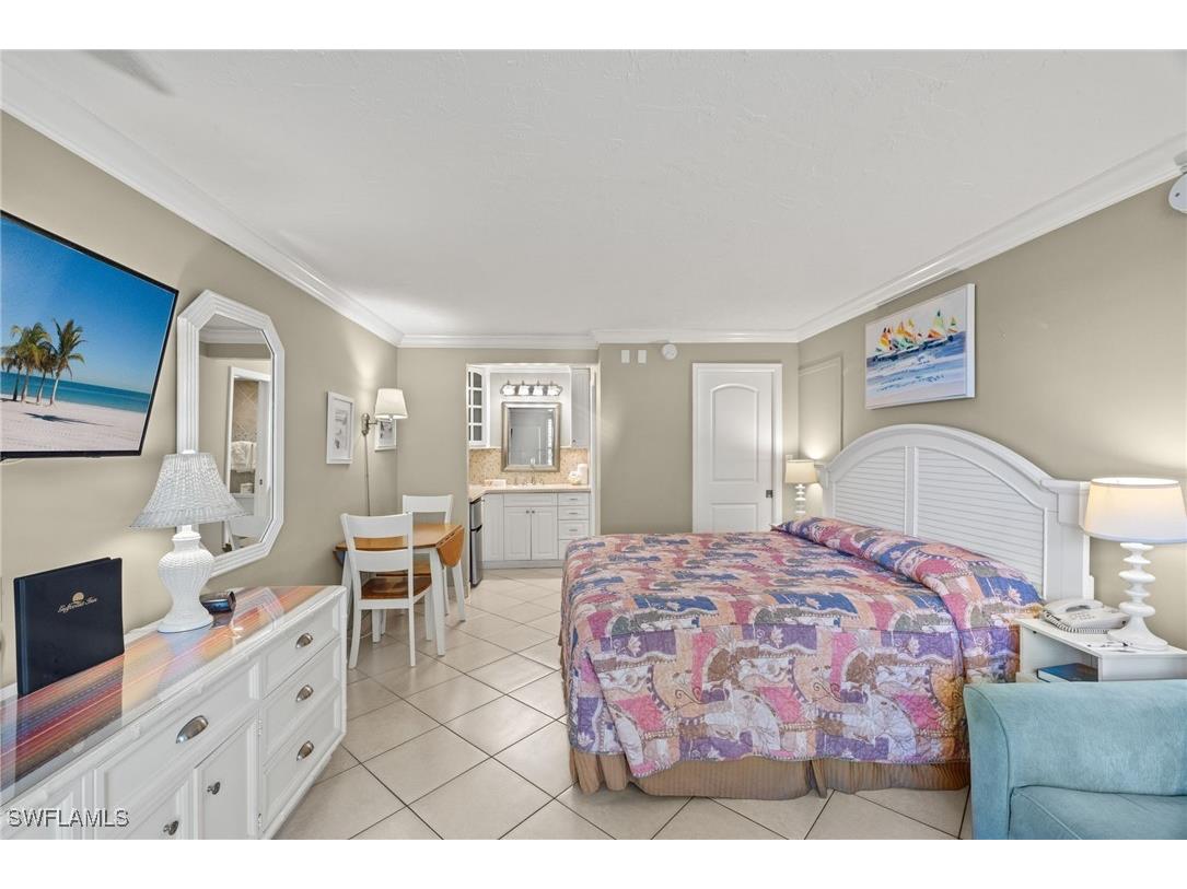 2555 Tamiami Trail N #156 Naples FL 34103 224086224 image1