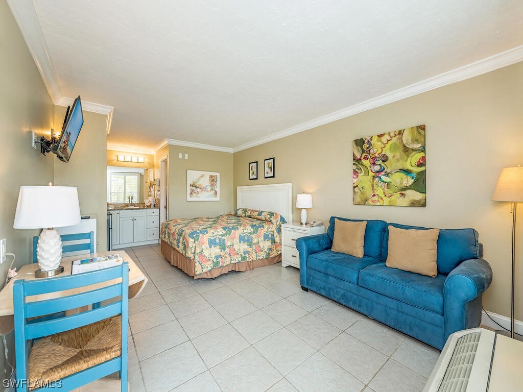 2555 Tamiami Trail N #206 Naples FL 34103 224022025 image1