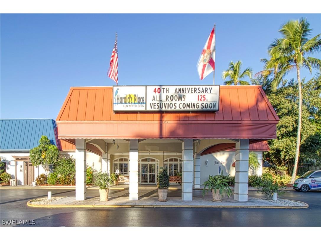 2555 Tamiami Trail N #211 Naples FL 34103 222087056 image1