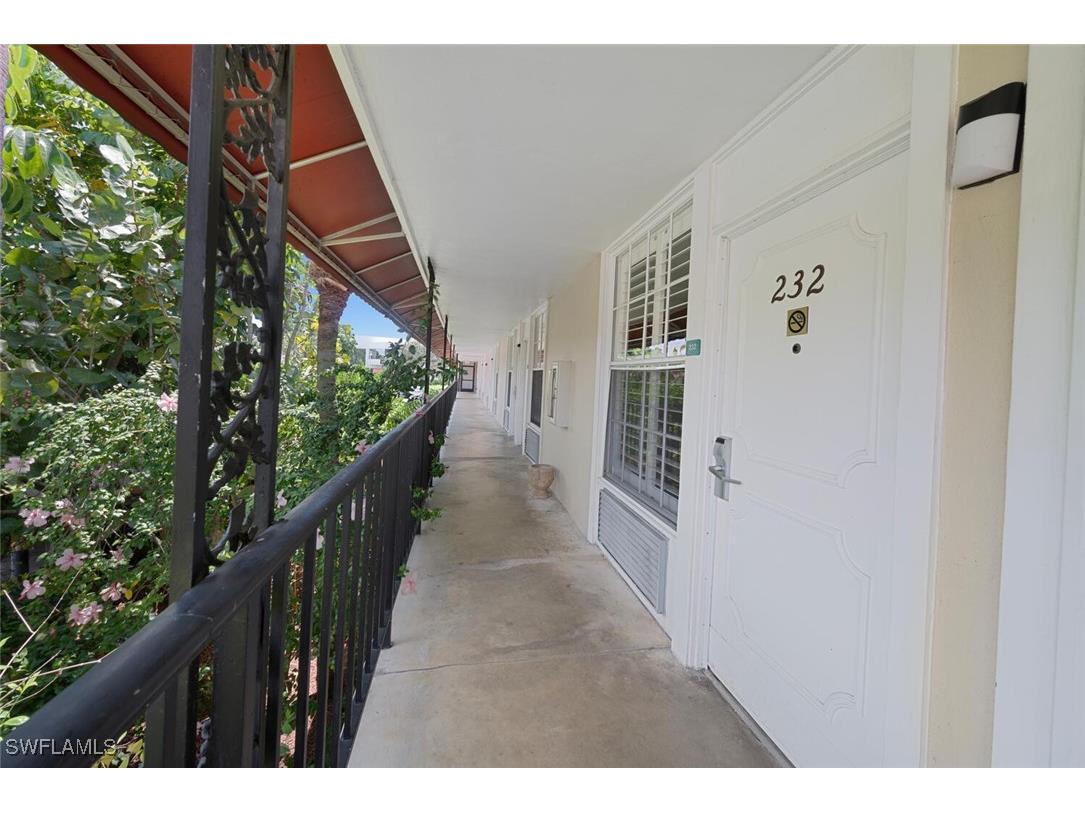 2555 Tamiami Trail N #232 Naples FL 34103 224073951 image1