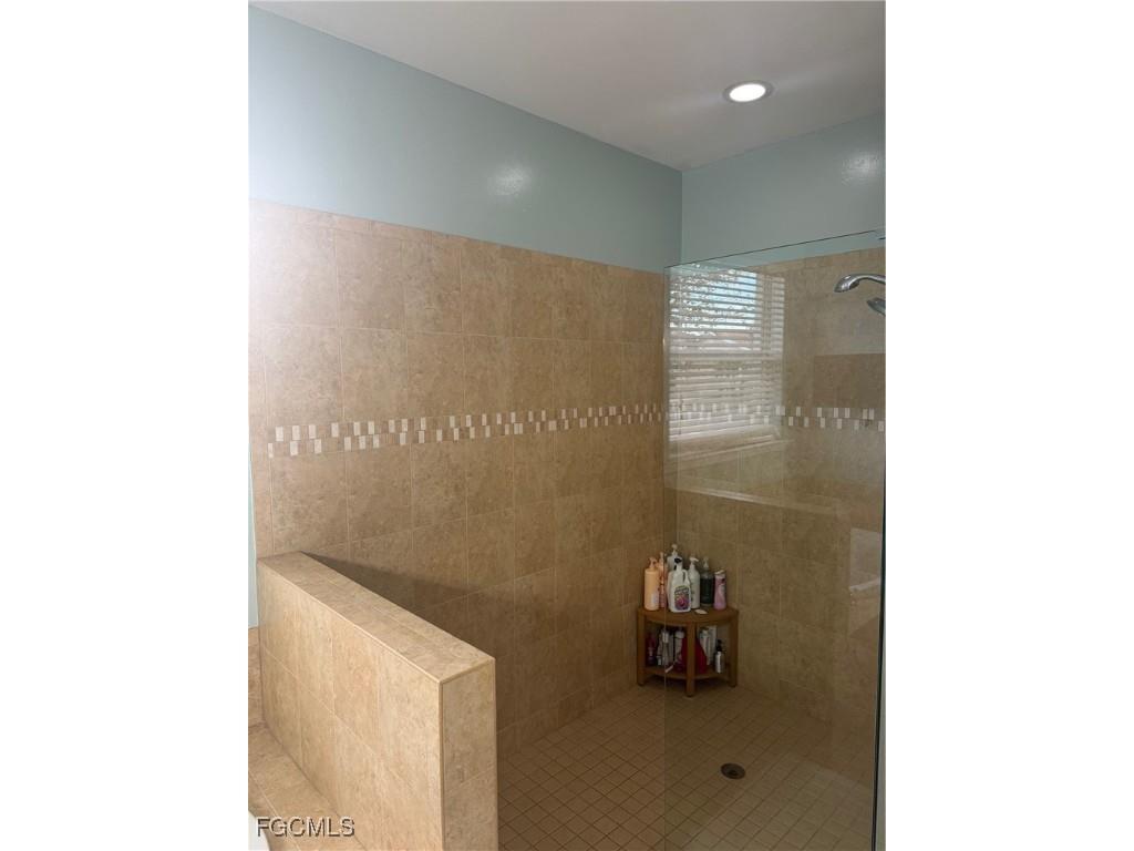 2557 Ashbury Circle Cape Coral FL 33991 2025019524 image10