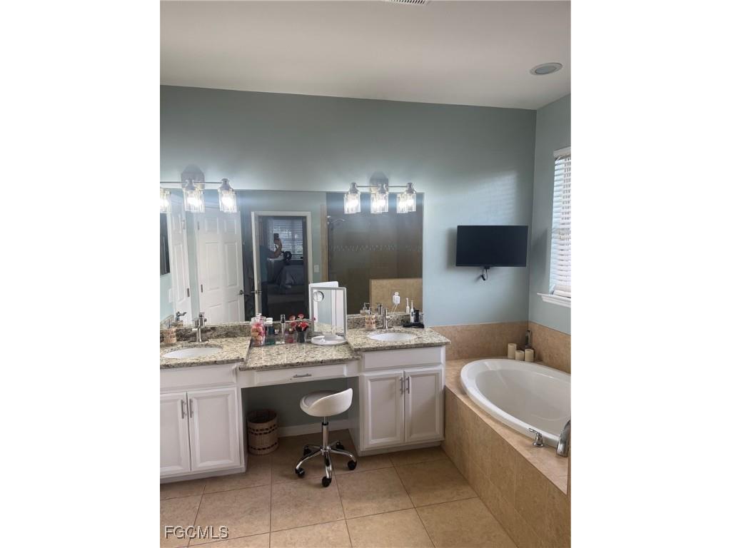 2557 Ashbury Circle Cape Coral FL 33991 2025019524 image9