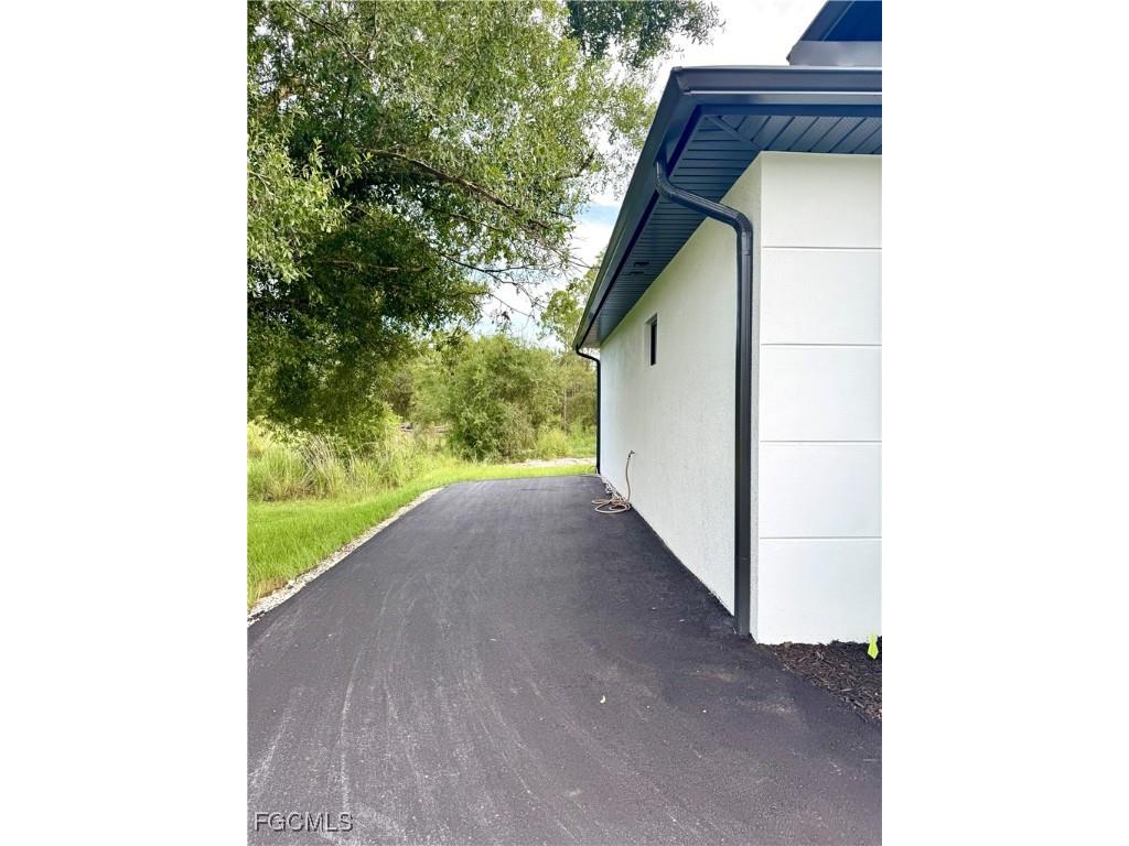 2558 72nd Avenue NE Naples FL 34120 2025007680 image3