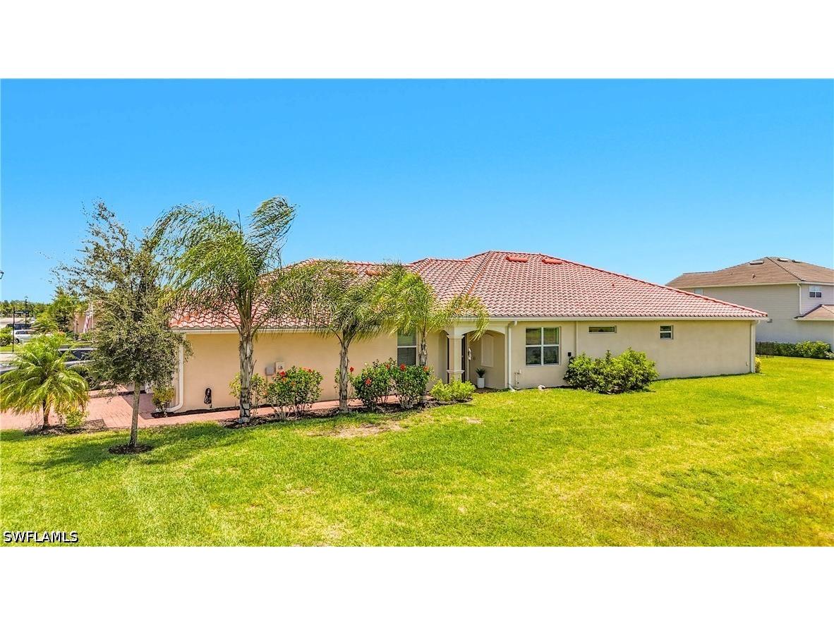 2558 Vine Avenue Naples FL 34120 226021688 image1