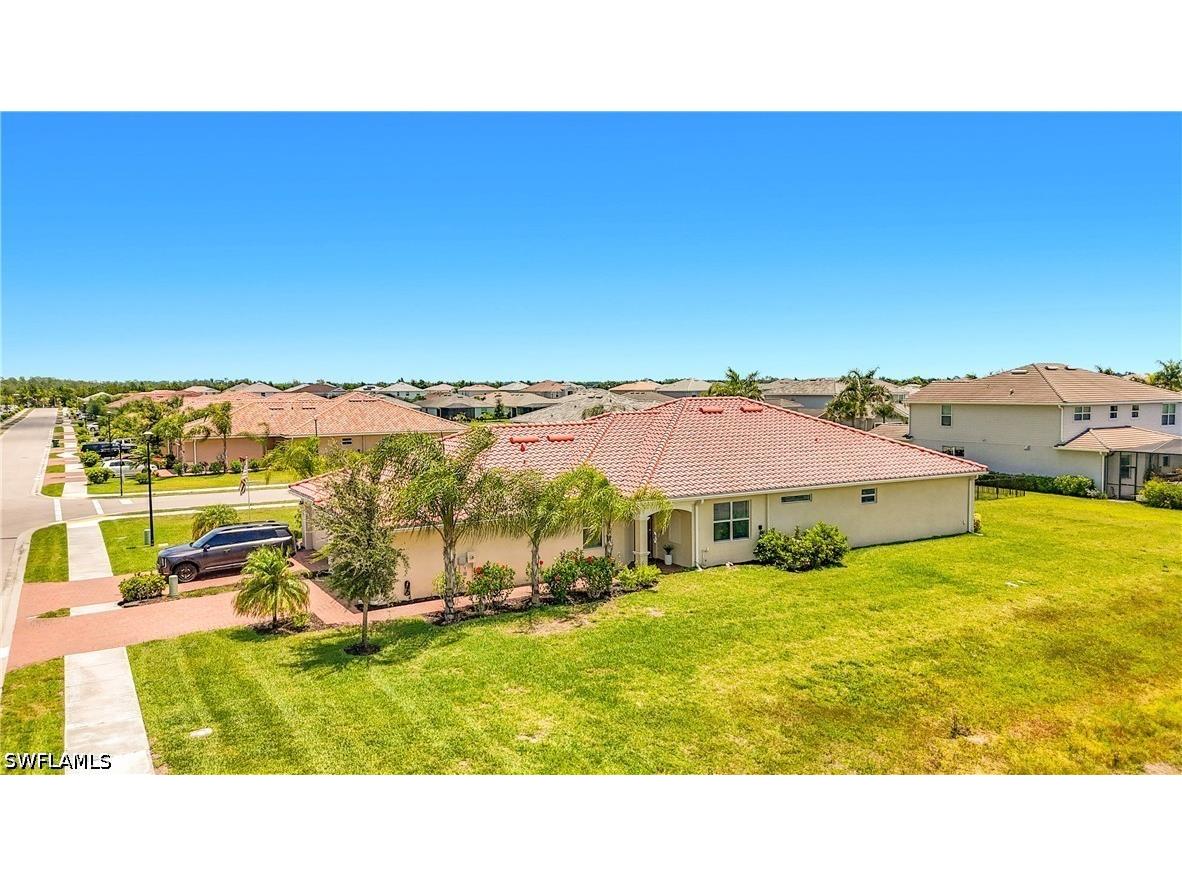 2558 Vine Avenue Naples FL 34120 226021688 image3